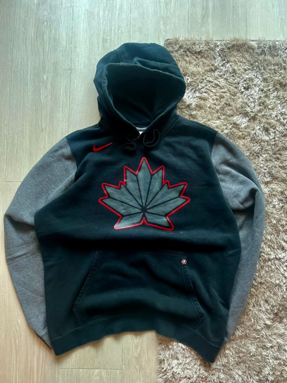Nike Canada Hockey Hoodie Men’s Large Maple Leaf Graphic Printed Black Red